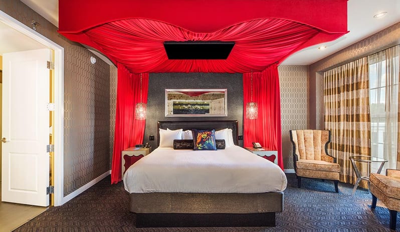 The Guest House at Graceland - Kings Suite Bedroom